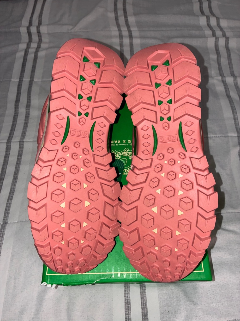Vans Pink and Green Chocolate Valley Resort Sneakers - Picture 7 of 9